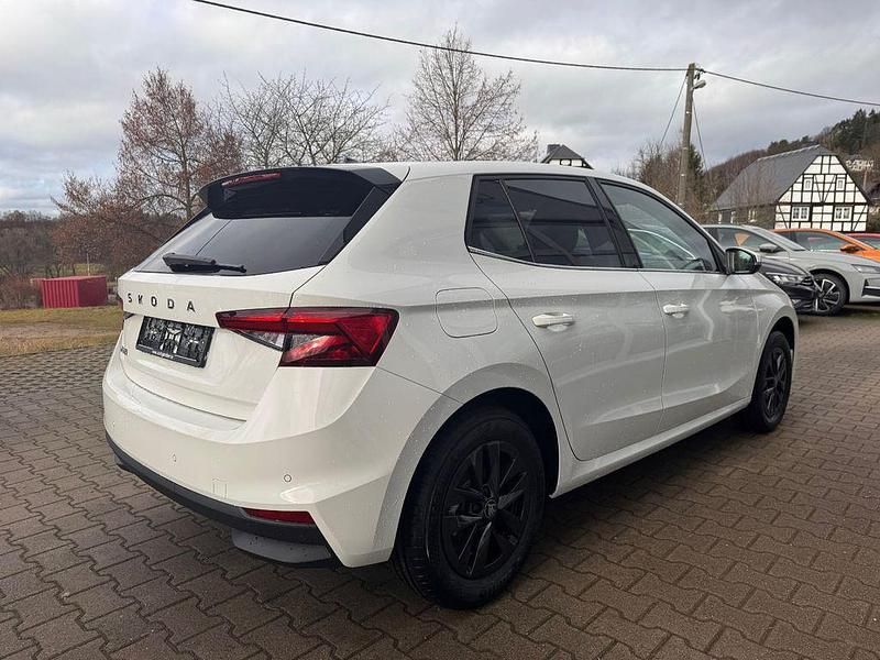 Neu Skoda Fabia Selection 116 PS (85 kW) 2025 Weiß Limousine