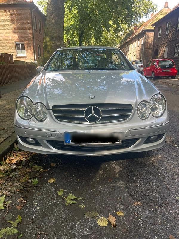 Silber Gebraucht 2005 Mercedes CLK350 Coupé | 8.700 € (Fairer Preis) - Bild 1/4