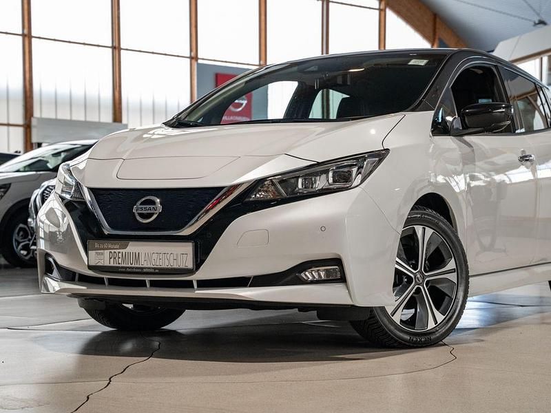 Gebraucht Nissan Leaf Tekna 110 kW (150 PS) 2022 Weiss Kleinwagen