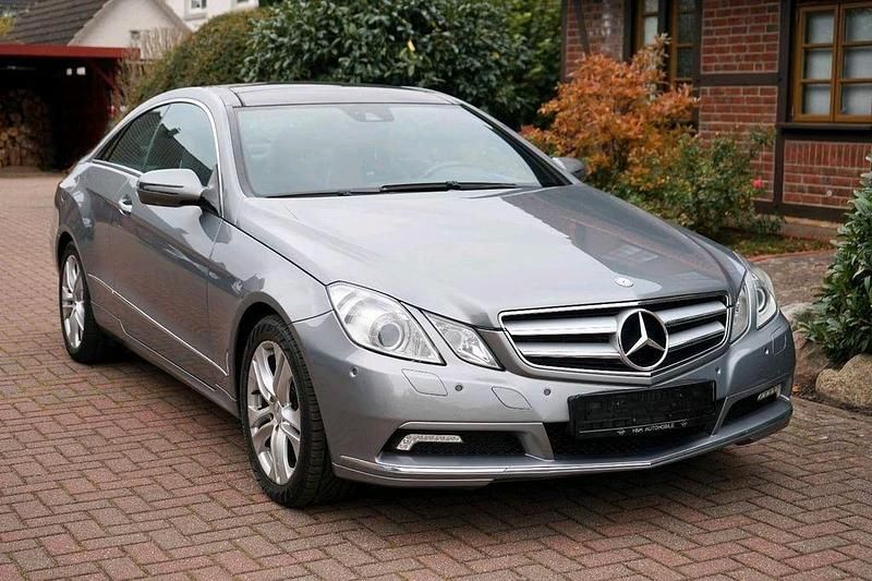 Grau Gebraucht 2009 Mercedes E350 Coupé | 11.999 € (Fairer Preis) - Bild 1/4