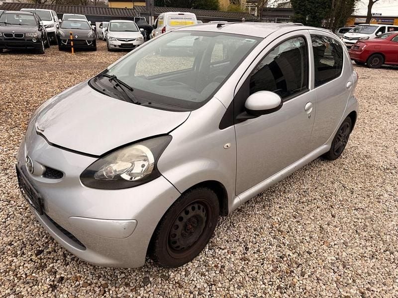 Gebraucht Toyota Aygo Cool 68 PS (50 kW) 2008 Silber Kleinwagen