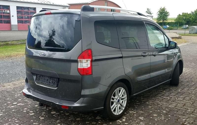 Gebraucht Ford Tourneo Titanium 101 PS (74 kW) 2019 Grau Kombi