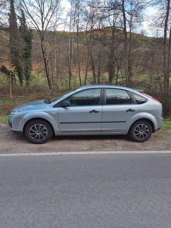 Gebraucht Ford Focus Ghia 101 PS (74 kW) 2005 Beige Limousine