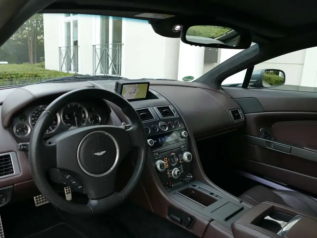 Second-hand Aston Martin V8 426 CP (313 kW) 2009 Gri Coupe