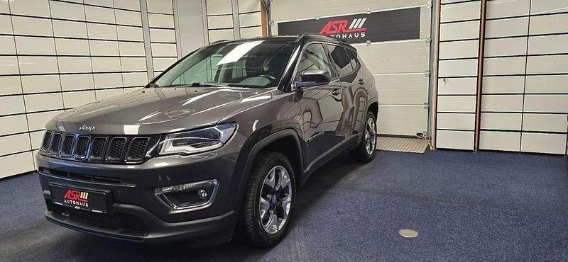 Grau Gebraucht 2020 Jeep Compass Limited SUV | 19.499 € (Fairer Preis) - Bild 1/4