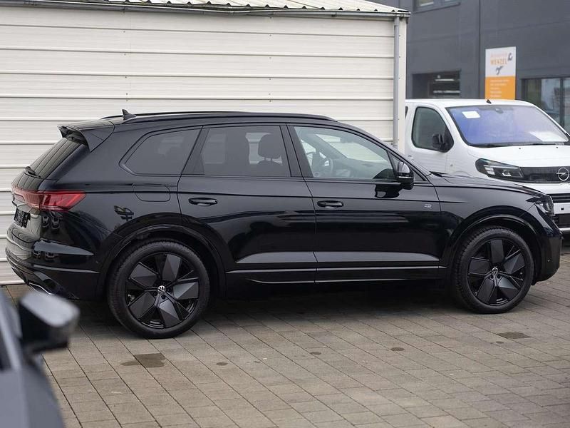Gebraucht VW Touareg R-line 286 PS (210 kW) 2024 Grenadillschwarz meta... SUV