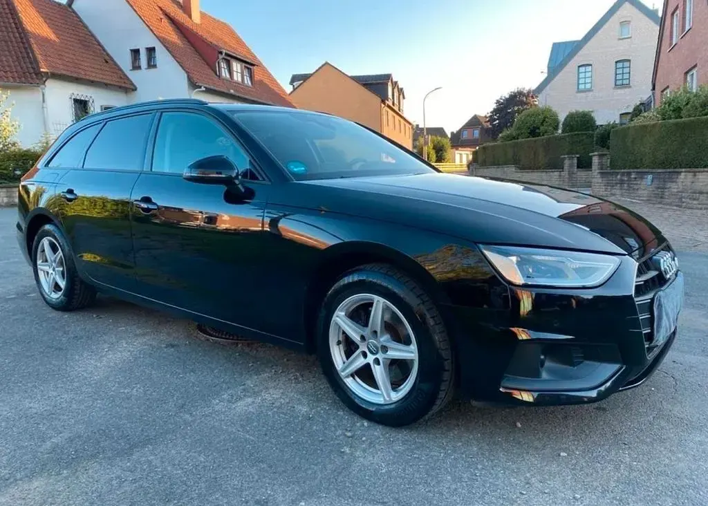 Gebraucht Audi A4 Advanced 163 PS (119 kW) 2020 Schwarz Kombi