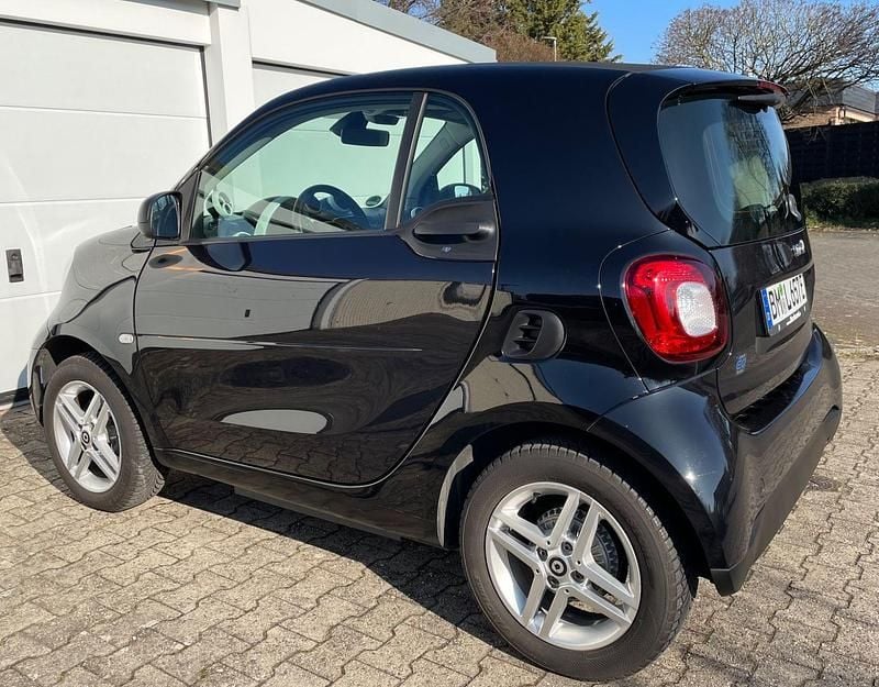 Schwarz Gebraucht 2020 Smart ForTwo Coupé Coupé | 8.300 € (Guter Preis) - Bild 1/4