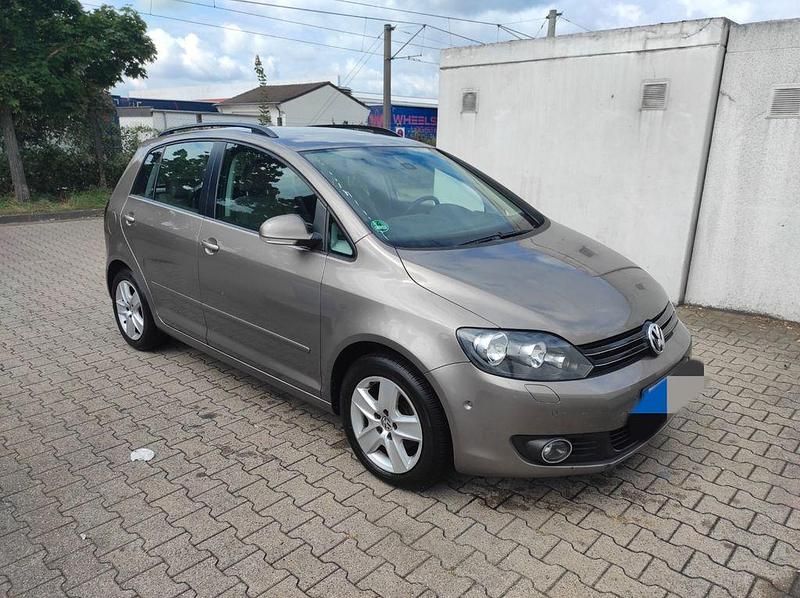 Braun Gebraucht 2009 VW Golf Plus Comfortline Van / Kleinbus | 6.999 € (Etwas zu teuer) - Bild 1/4