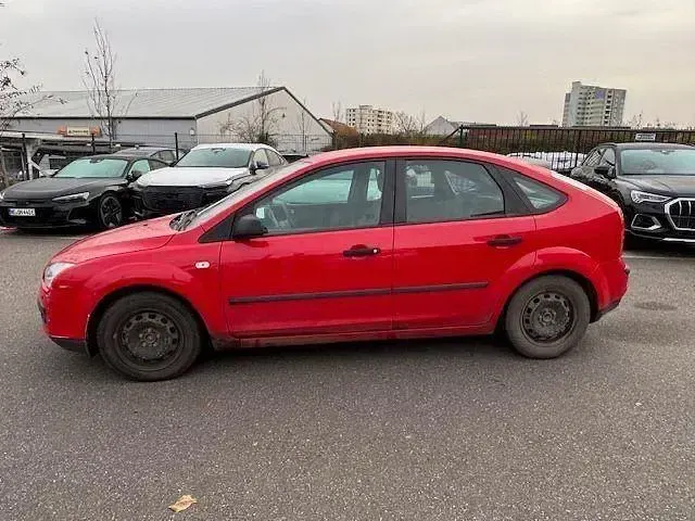 Gebraucht Ford Focus Trend 116 PS (85 kW) 2005 Rot Limousine