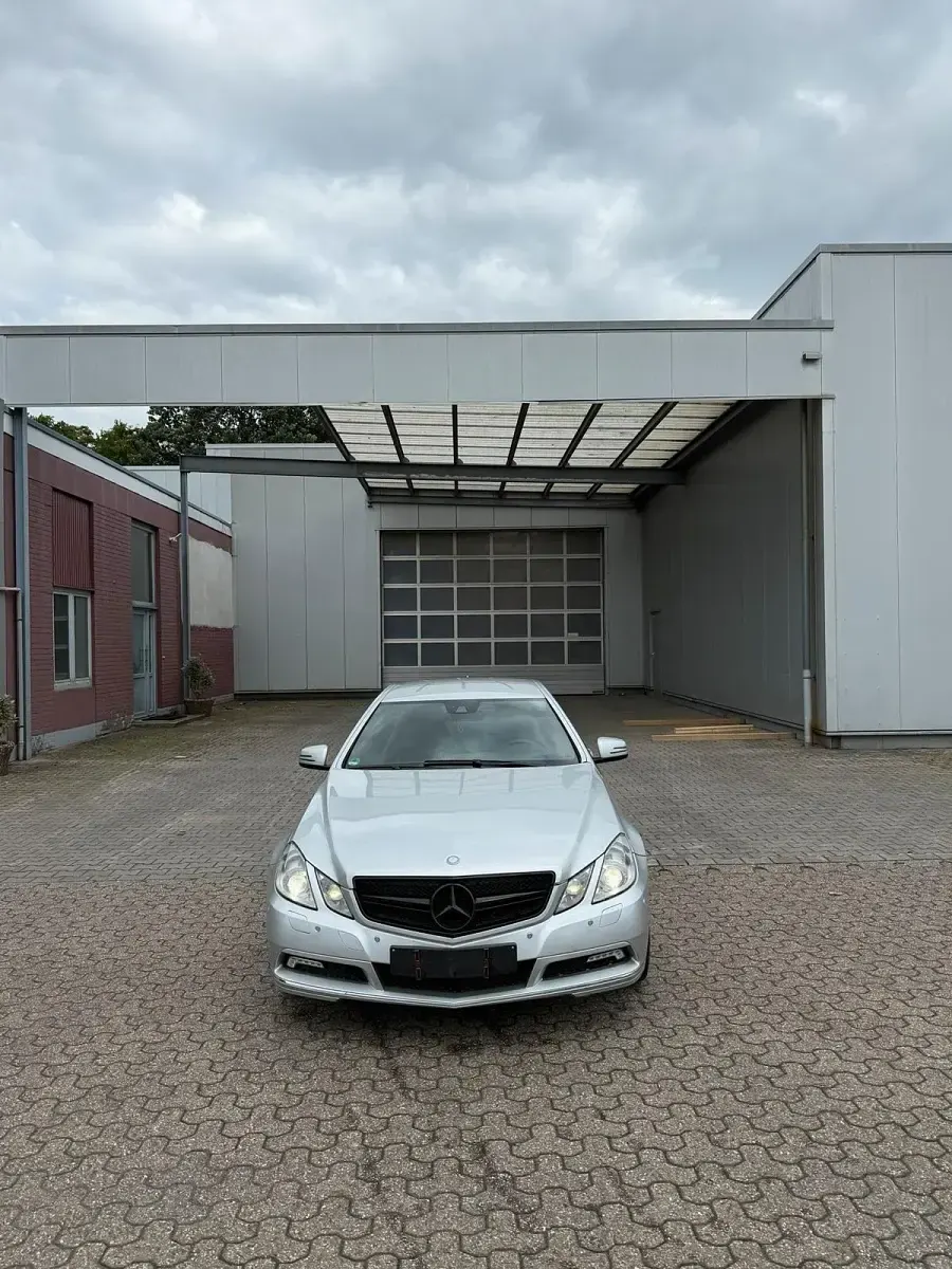 Gebraucht Mercedes E250 204 PS (150 kW) 2012 Silber Coupé