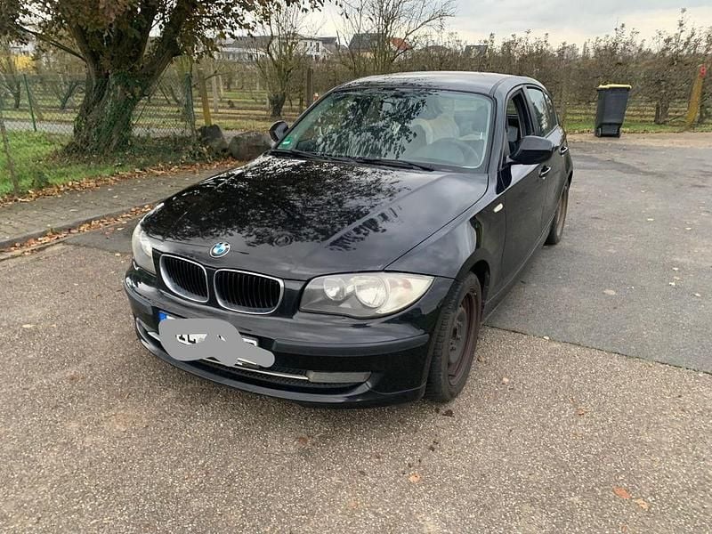 Schwarz Gebraucht 2010 BMW 118 Lifestyle Kleinwagen | 1.750 € (Superpreis) - Bild 1/4