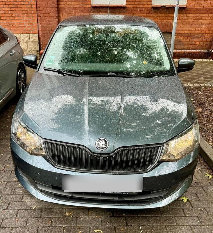 Grau Gebraucht 2017 Skoda Fabia Cool Edition Limousine | 6.800 € - Bild 1/4