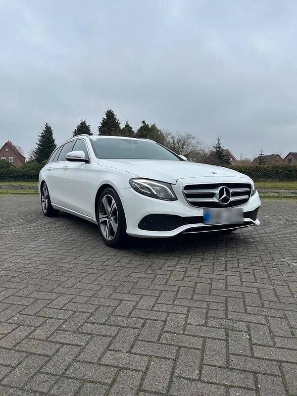 Gebraucht Mercedes E220 194 PS (142 kW) 2017 Weiß Kombi