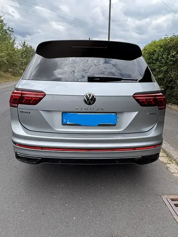 Gebraucht VW Tiguan Allspace 193 PS (141 kW) 2024 Silber SUV