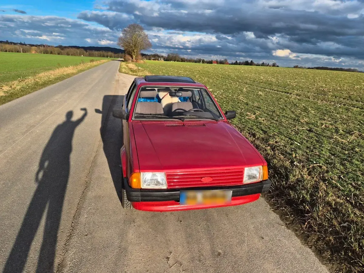 Gebraucht Ford Escort 54 PS (39 kW) 1985 Rot Limousine