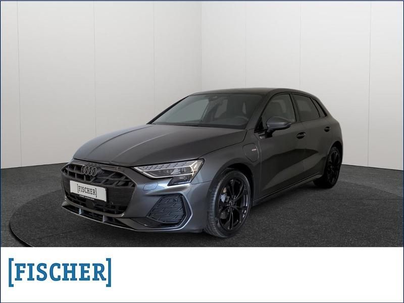 Grau Gebraucht 2025 Audi A3 Sportback e-tron S-Line Kleinwagen | 49.870 € - Bild 1/4