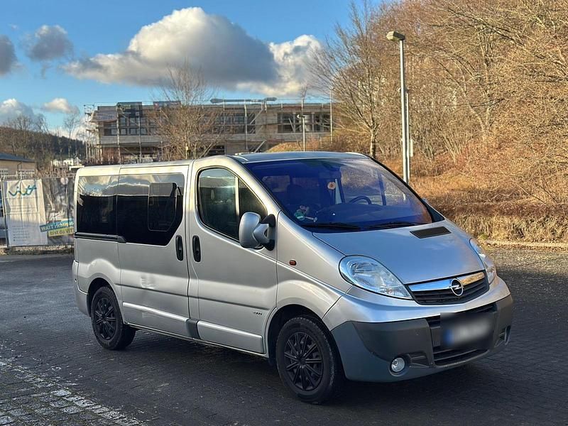 Grau Gebraucht 2014 Opel Vivaro Van / Kleinbus | 7.500 € (Teuer) - Bild 1/4