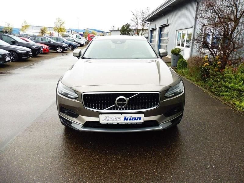Gebraucht Volvo V90 CC Pro 197 PS (144 kW) 2020 Pebble grey / metallic Kombi