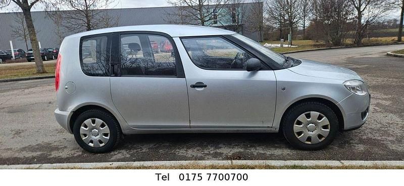 Gebraucht Skoda Roomster 69 PS (50 kW) 2009 Silber Van / Kleinbus