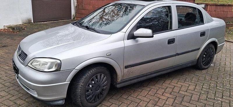 Silber Gebraucht 1998 Opel Astra Comfort Limousine | 500 € (Superpreis) - Bild 1/4