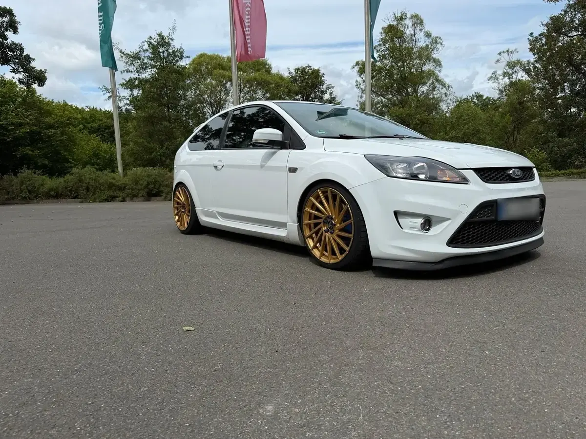 Gebraucht Ford Focus ST 270 PS (198 kW) 2009 Weiß Kleinwagen