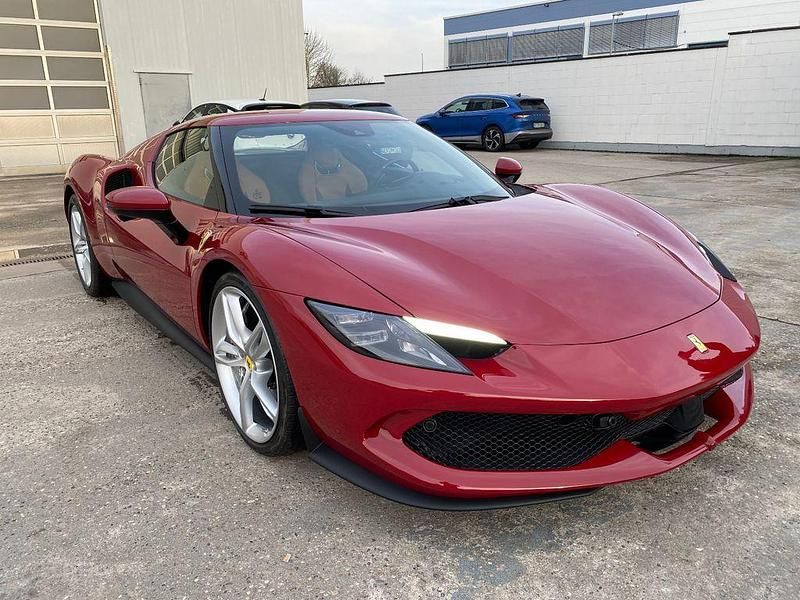 Gebraucht Ferrari 296 829 PS (609 kW) 2024 Rosso mugello Coupé