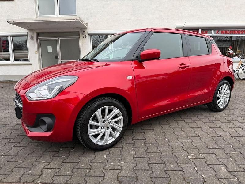 Gebraucht Suzuki Swift Comfort 83 PS (61 kW) 2023 Rot Kleinwagen
