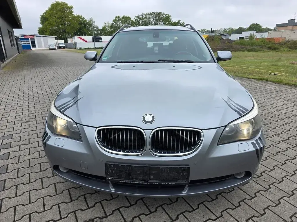 Gebraucht BMW 525 177 PS (130 kW) 2006 Grau Kombi