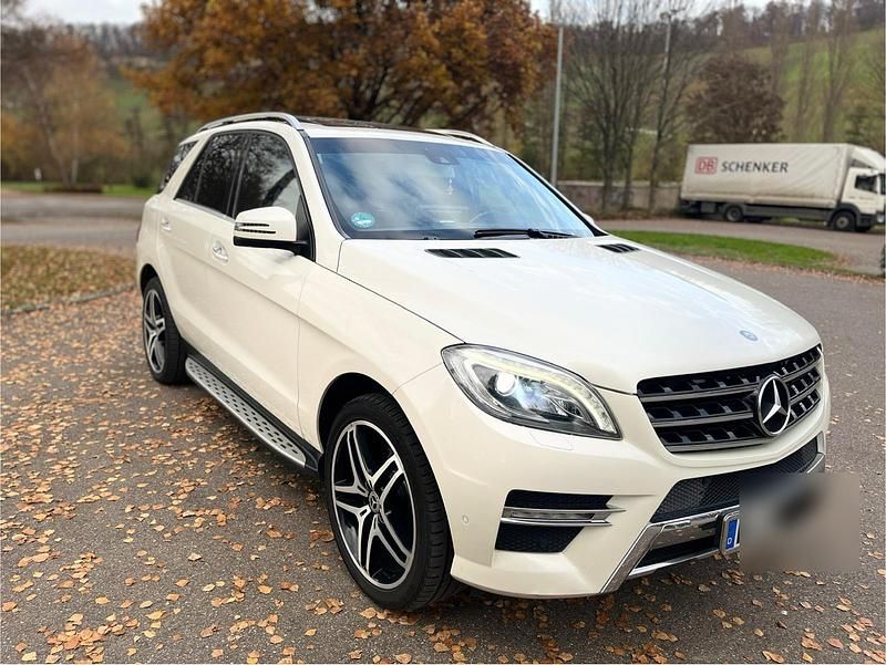 Weiß Gebraucht 2012 Mercedes ML350 SUV | 17.500 € (Fairer Preis) - Bild 1/4