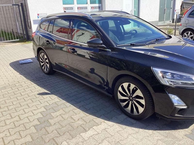 Gebraucht Ford Focus 120 PS (88 kW) 2019 Schwarz Kombi
