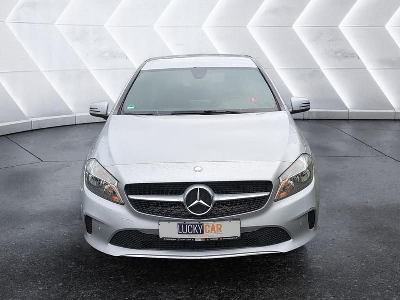Gebraucht Mercedes A180 122 PS (89 kW) 2016 Polarsilber  metalliclack Limousine