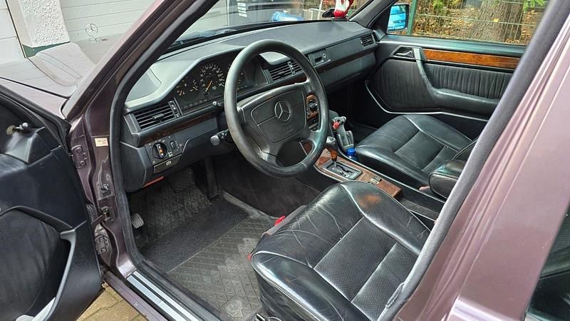 Gebraucht Mercedes E260 160 PS (117 kW) 1992 Limousine