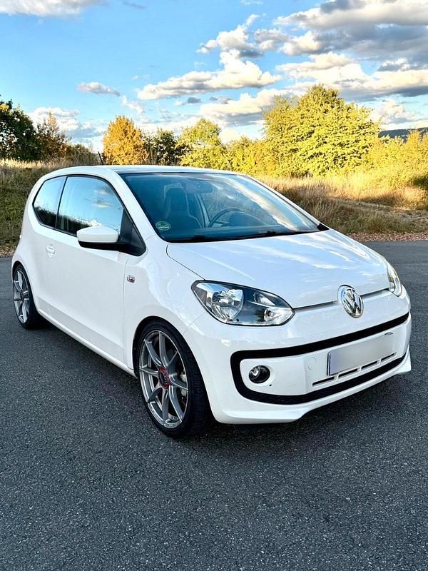 Weiß Gebraucht 2012 VW up! Highline Kleinwagen | 4.999 € (Etwas zu teuer) - Bild 1/4