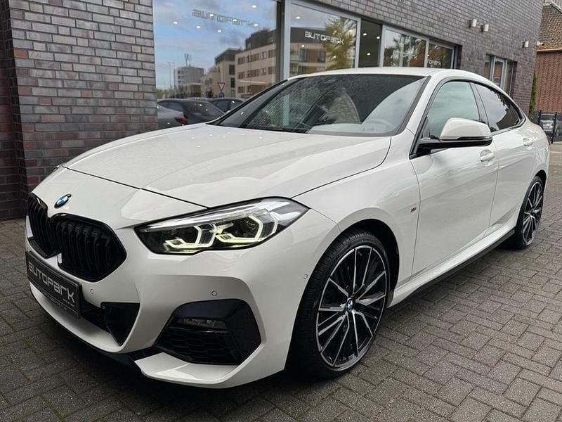 Weiß Gebraucht 2024 BMW 218 M Sport Limousine | 27.900 € (Guter Preis) - Bild 1/4