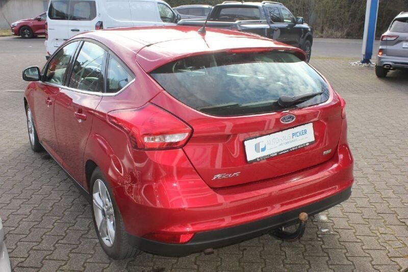 Gebraucht Ford Focus Trend 125 PS (91 kW) 2015 Candyrot metallic Limousine
