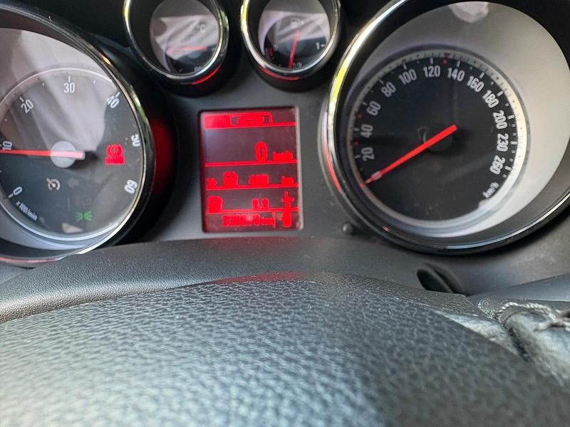 Gebraucht Opel Astra 110 PS (80 kW) 2012 Weiß Kombi