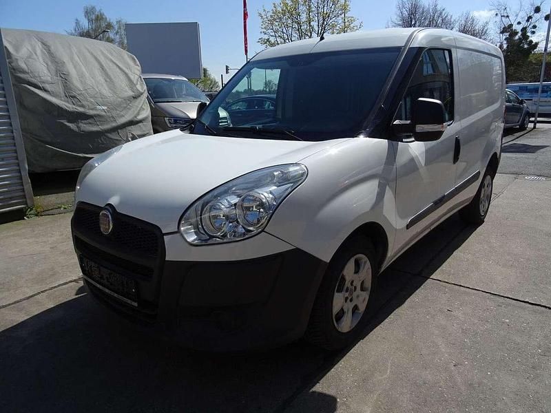 Weiß Gebraucht 2011 Fiat Doblò Van / Kleinbus | 4.980 € (Etwas zu teuer) - Bild 1/4