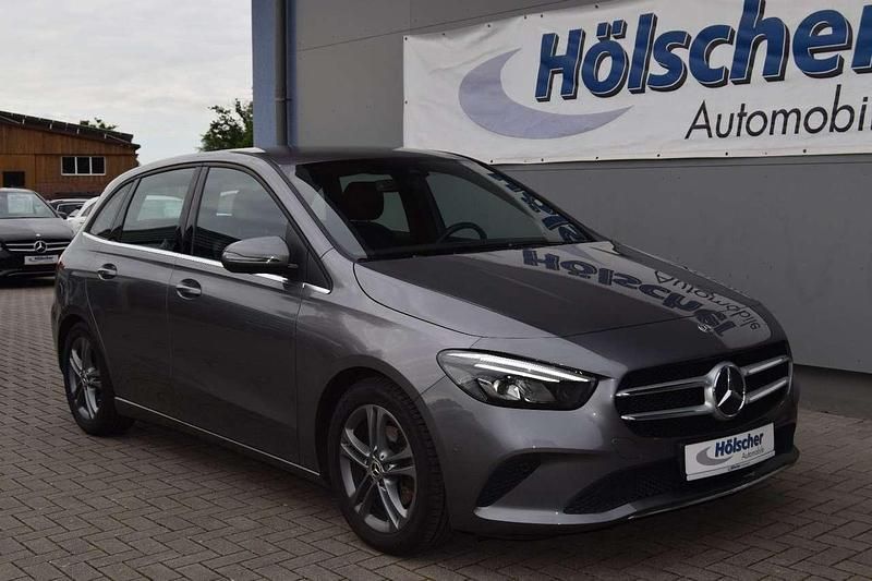 Gebraucht Mercedes B180 136 PS (100 kW) 2019 Mountaingrau Van / Kleinbus