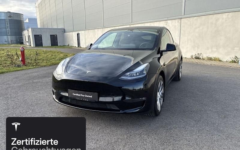 Schwarz Gebraucht 2023 Tesla Model Y SUV | 44.600 € (Teuer) - Bild 1/4
