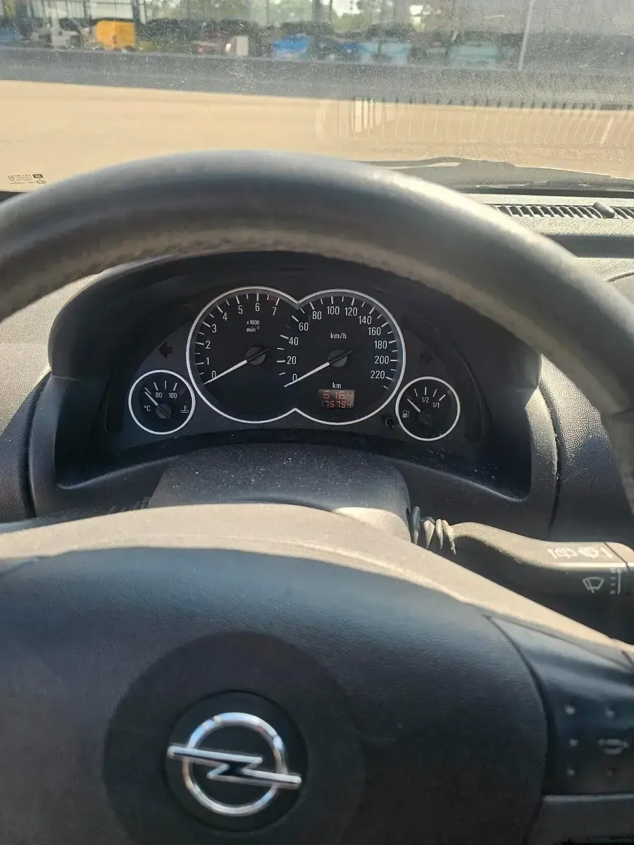 Gebraucht Opel Corsa 60 PS (44 kW) 2005 Silber Kleinwagen