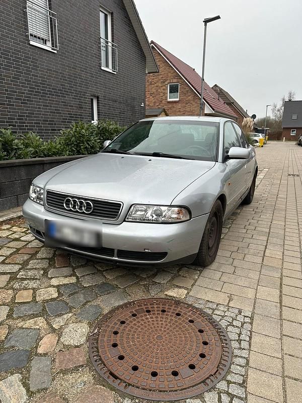 Silber Gebraucht 1998 Audi A4 Limousine | 1.900 € (Fairer Preis) - Bild 1/4