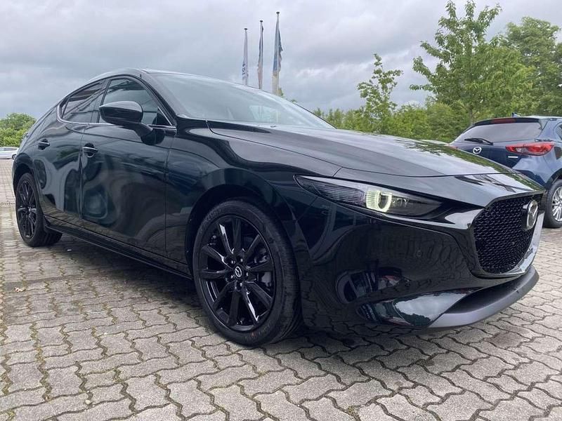 Jet black metallic Neu 2025 Mazda 3 Takumi-Line Limousine | 36.590 € (Teuer) - Bild 1/4