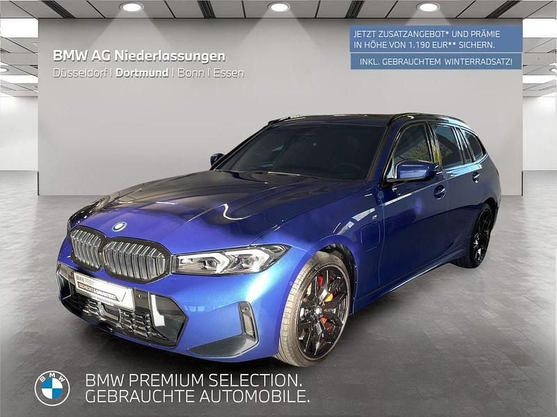 Blau Gebraucht 2024 BMW 330e M Sport Kombi | 55.399 € - Bild 1/2
