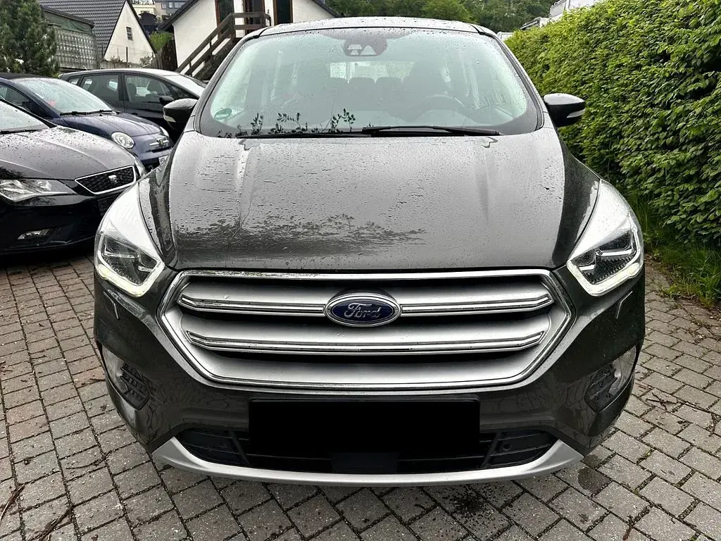 Usado Ford Kuga Titanium 182 HP (133 kW) 2017 SUV