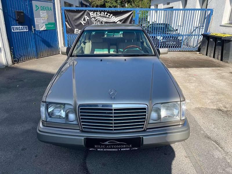 Gebraucht Mercedes E320 220 PS (161 kW) 1995 Rauchsilber Coupé