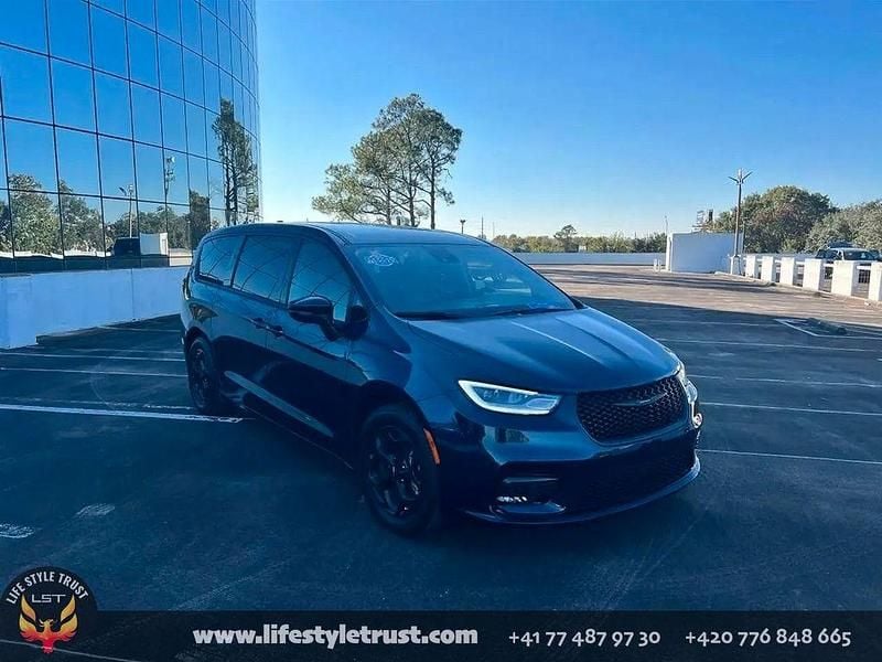 Gebraucht Chrysler Pacifica Touring 264 PS (194 kW) 2023 Blau Van