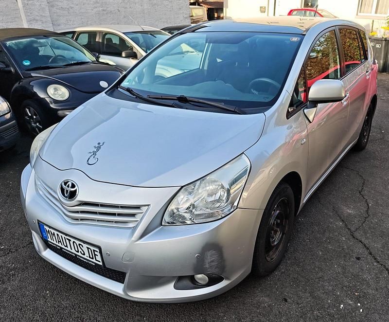Gebraucht Toyota Verso Edition 132 PS (97 kW) 2012 Silver metallic Van / Kleinbus