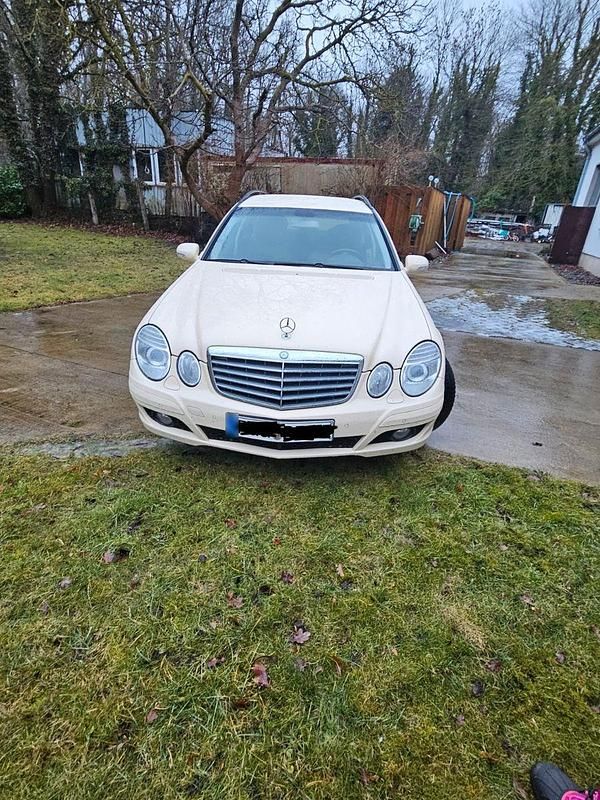 Gebraucht Mercedes E200 Classic 136 PS (100 kW) 2008 Gelb Kombi