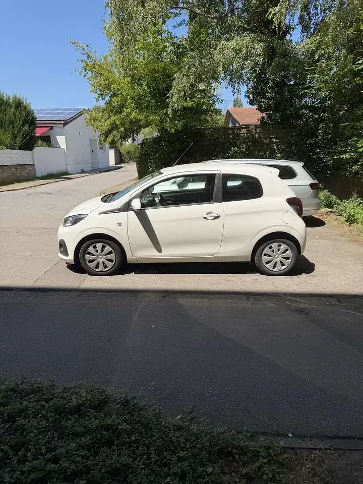 Gebraucht Peugeot 108 Active 72 PS (52 kW) 2021 Weiß Kleinwagen